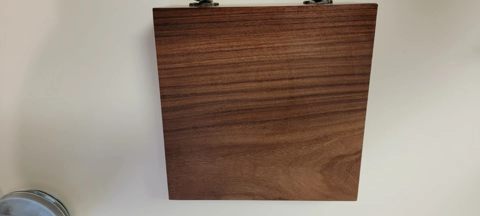 Caja de especias de madera artesanal - 9 compartimentos con tapa de vidrio y cuchara de madera Foto 4 de 4