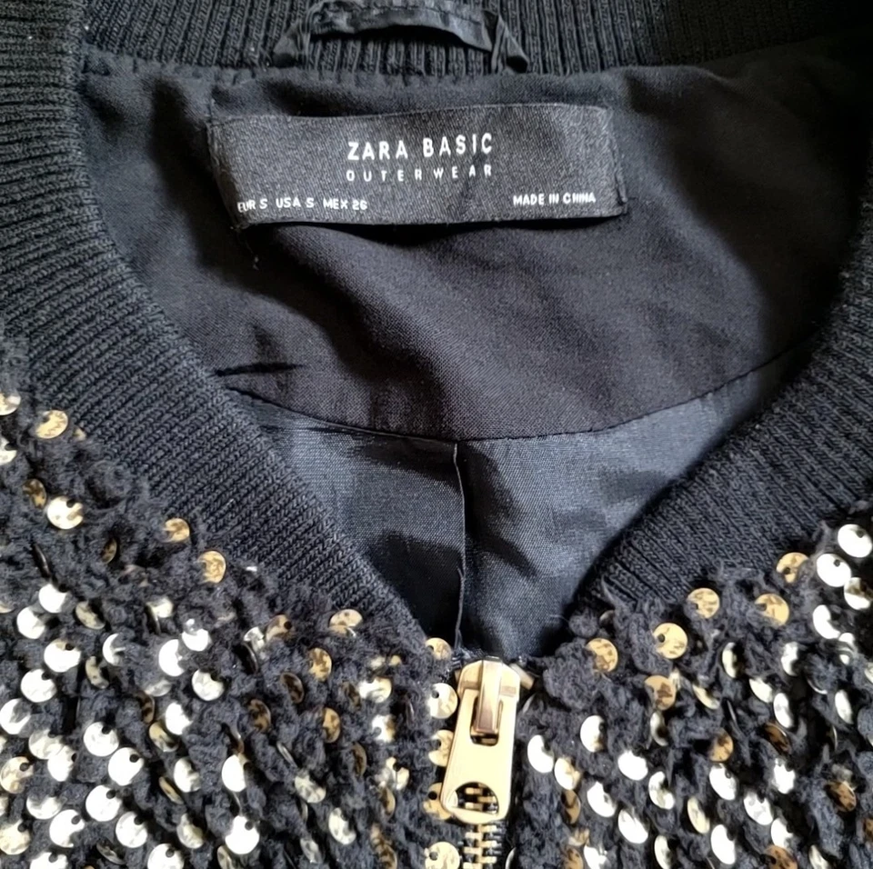 Jaqueta bombardeiro Zara preta e dourada lantejoulas cintilantes com zíper férias tamanho grande pequena - Imagem 4 de 4