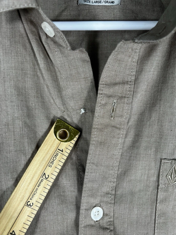 Volcom shirt Men's L button up Classic Fit Brown Long Sleeve *Picture* - Image 3 of 4