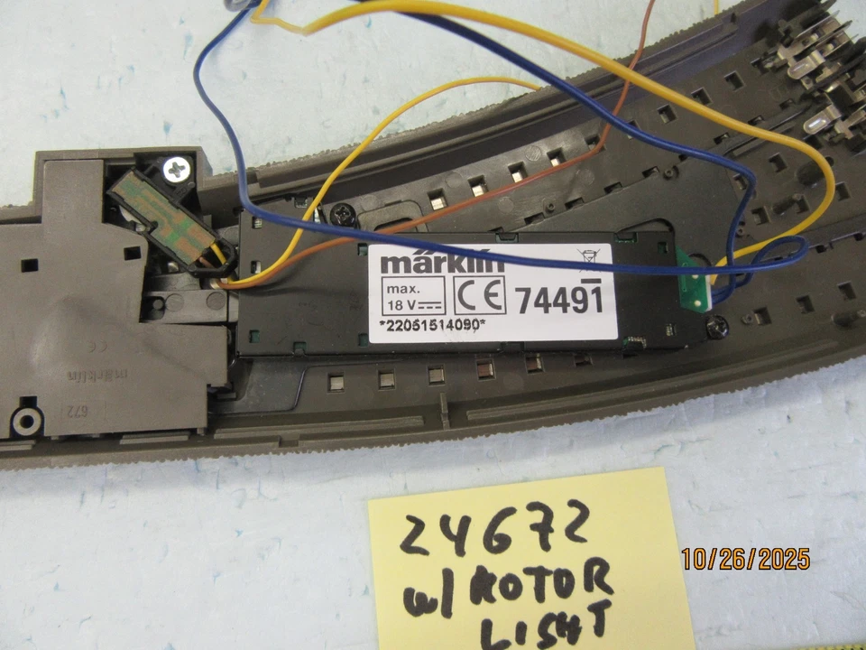 HO - Marklin 24672 C Track  R 1 30° RH Turnout w/ 74491 Motor & 74471 Lantern - Image 3 of 4
