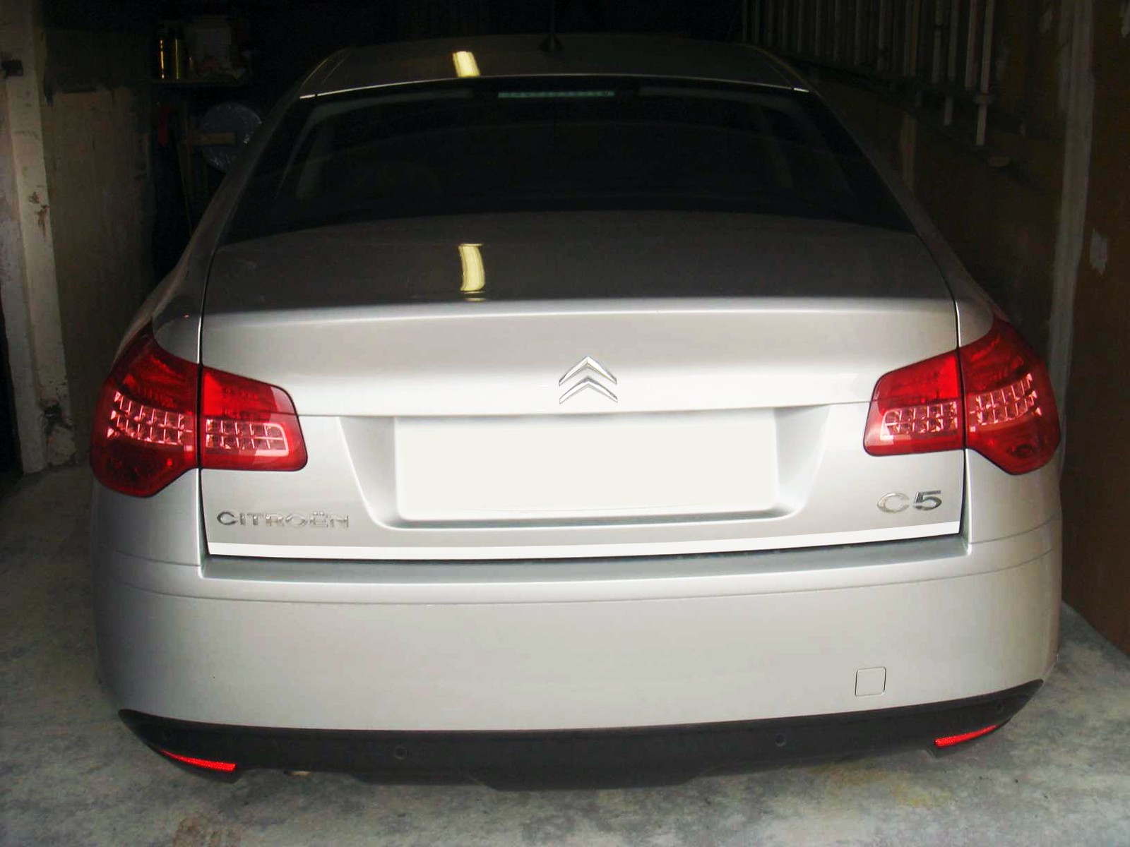 Baguette de coffre chromée Citroën C5 masquer rayures rénovation hayon - 4