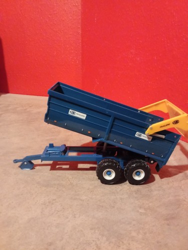 BRITAINS 43266 Scale 1/32 | NEW HOLLAND TRAILER BIG SQUARE BALER PLUS