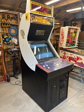 Incredible Technologies Golden Tee Fore 2005 Video Arcade Game w/Overhead Sign