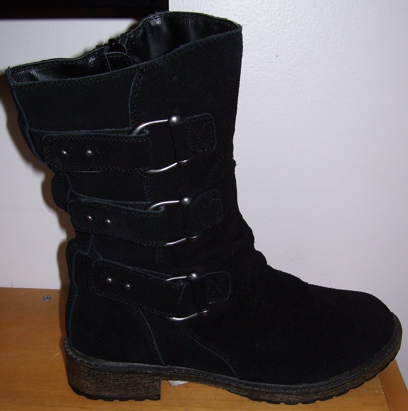 Women's Skechers Black Suede Leather Buckle Accent Boots 6