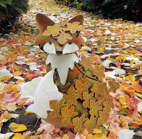 Decorative Iron Fox Statue with Maple Leaf Finish - Ideal Gift for All Seasons - Picture 4 of 9
