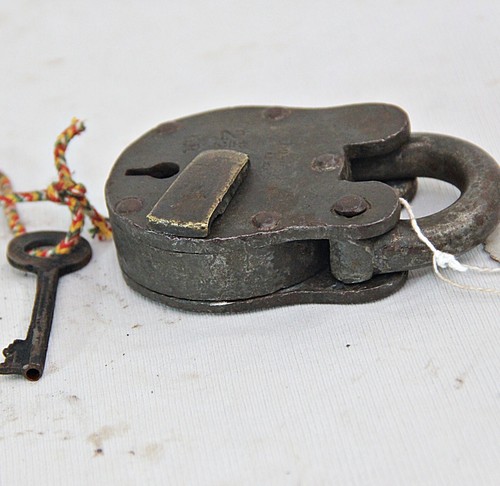 Vintage Solid Iron Padlock with Brass Tag: A Collectible Antique Lock & Key B12 - Picture 17 of 24