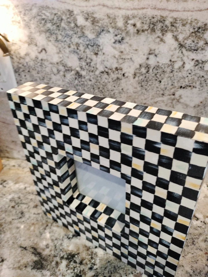 Marco de fotos a cuadros blanco y negro 9 1/2 X 9 1/2" 4" apertura pintado a mano por mí Foto 3 de 3