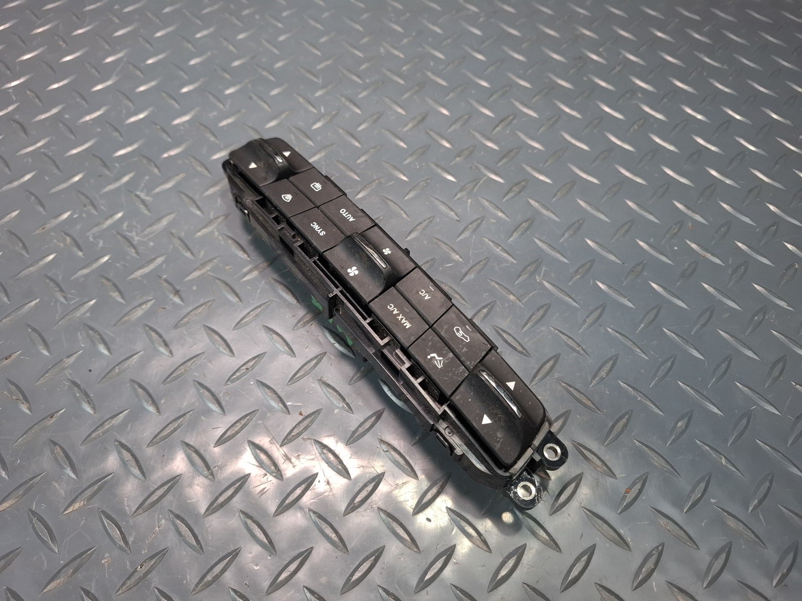 Maserati Levante 2017-2020 A/c switch