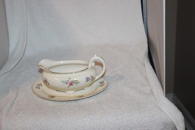 HouseHold Institute , Priscilla, Homer Laughlin Footed Gravy Boat with Underplat