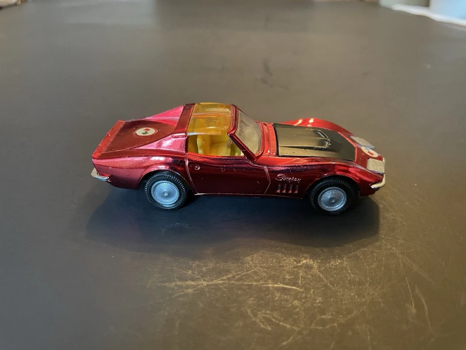 Corgi Toys 1969 Chevrolet Corvette Stingray Coupe T-Top diecast Car, Red, MINT!! - Image 4 of 4