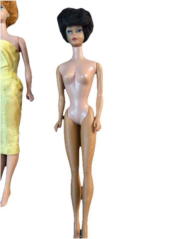 2 Vintage Bubble Cut Barbie Dolls Red And Brunette/black Hair In Case - Image 4 of 4