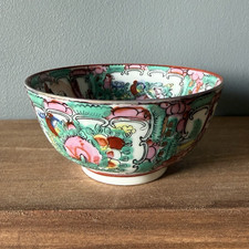 Vintage Chinese Porcelain Famille Rose Medallion Bowl 4.5"