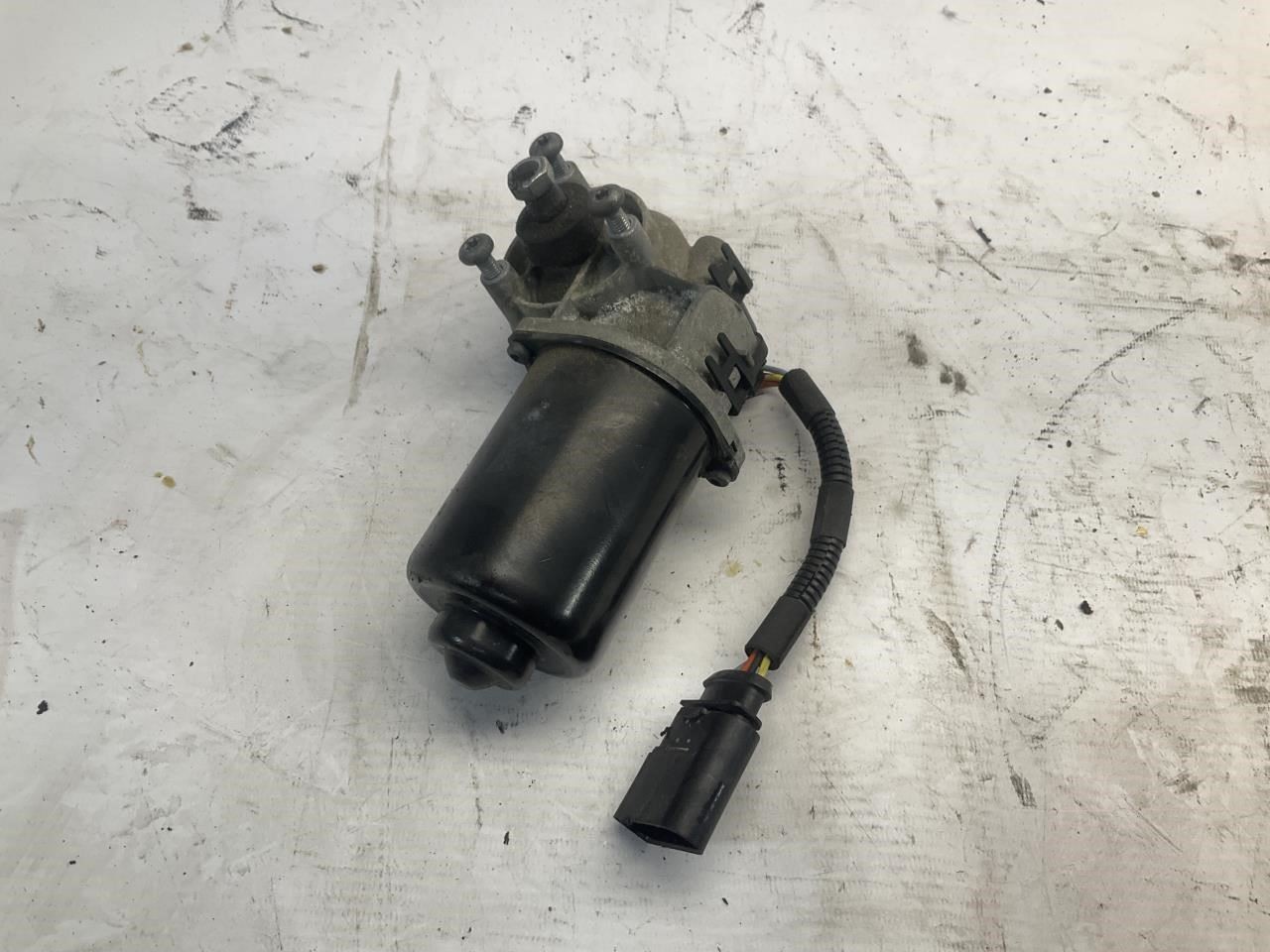Maserati Ghibli 2014-2023 Front Windshield wiper motor