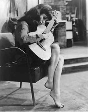 Mary Tyler Moore Playing Guitar 4x6 Picture Celebrity Print