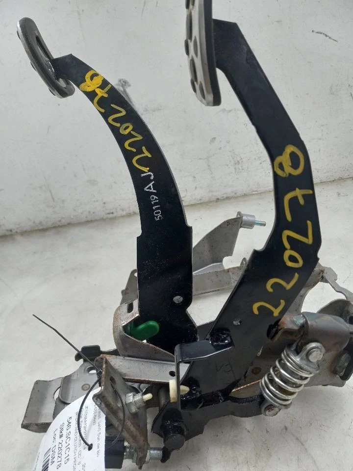 2015 SCION FR-S 2.0L 2WD MT BRAKES AND CLUTCH PEDALS - Image 2 of 4