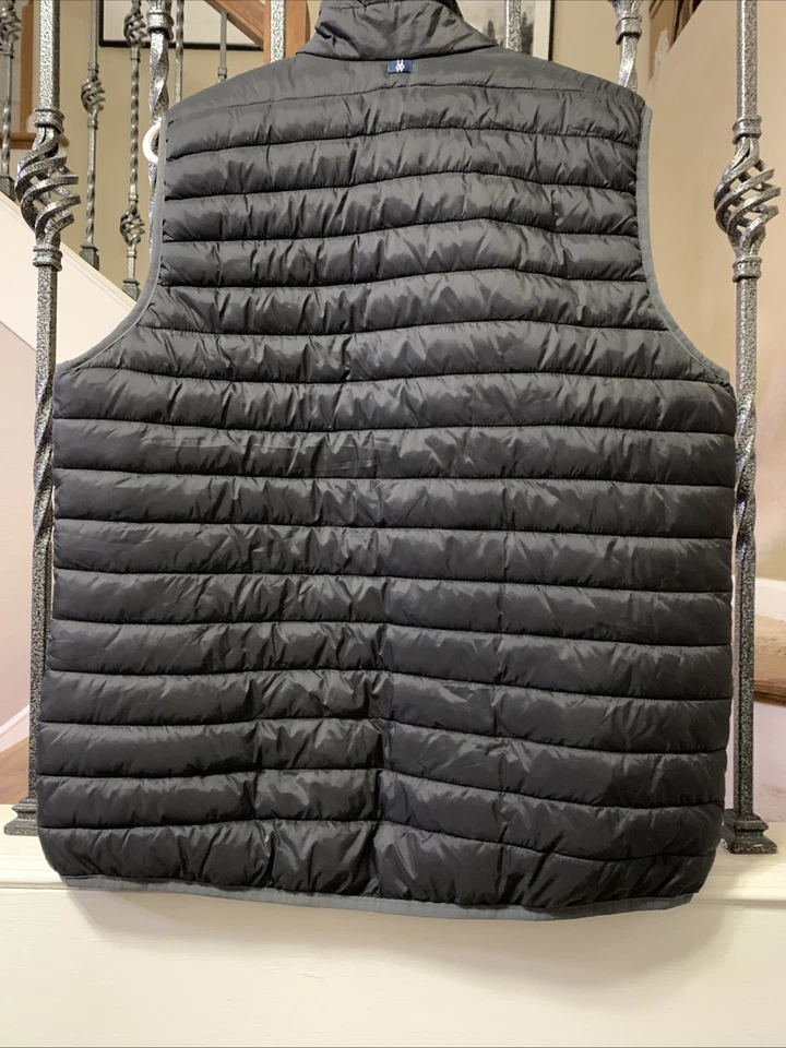 Chaleco acolchado Izod talla mediana. Excelente estado. Cremallera completa. Bolsillos. Sin capucha Foto 4 de 4