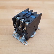 Honeywell DP3040B 5001 Definite Purpose Contactor, 3 Pole, 110/120Vac Coil - NEW