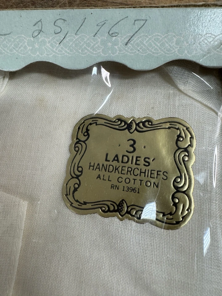 ENORME Lote de 37 Pañuelos De Colección Cosidos en Cruz Lino Encaje Transparente Ect Algunos Nuevo en Caja 1967+/- Foto 3 de 4