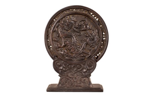 Ein Paar antike Bronze - Drachen - Tischschirme, China - 19. Jh., Qing - Bild 2 von 12