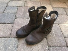 ugg simmens boot size 8.5
