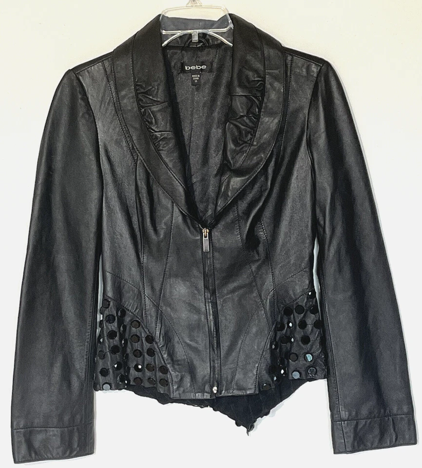 Jaqueta Bebe preta 100% couro genuíno cristais xale colarinho peplum zíper tamanho XS - Imagem 2 de 4