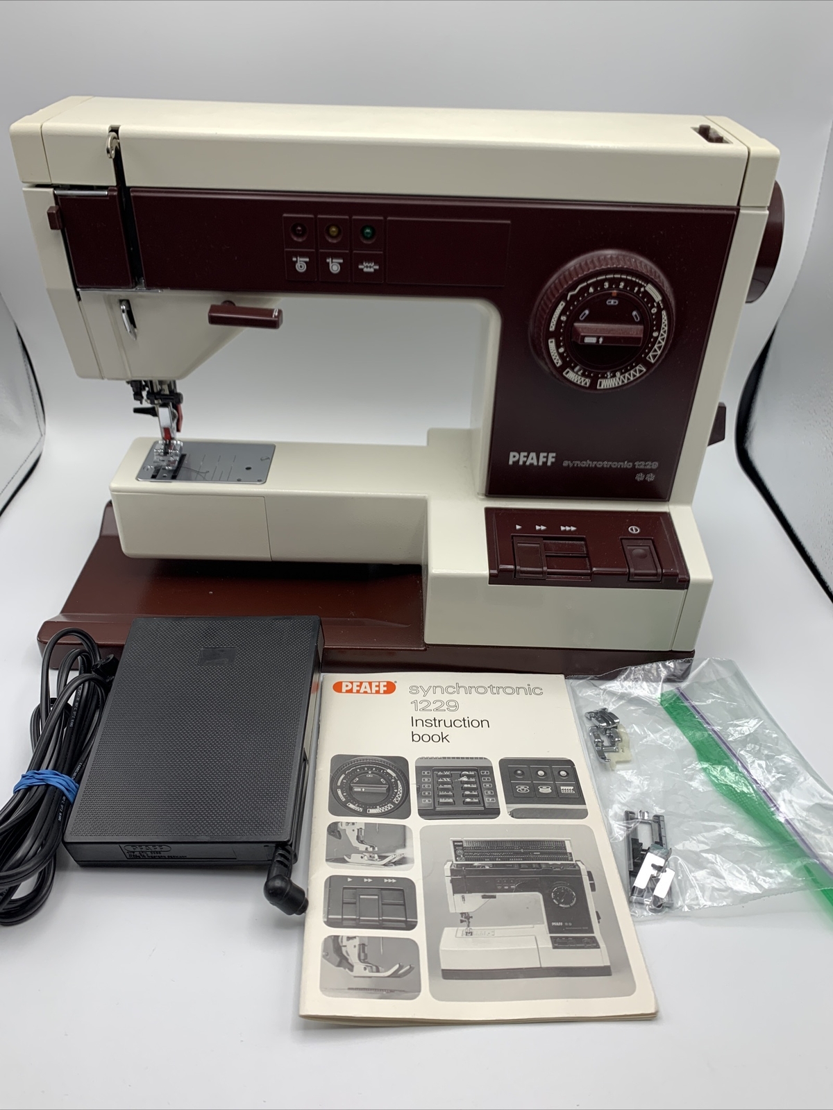 Pfaff Synchrotronic 1229 Sewing Machine With Cords And Manual Tested