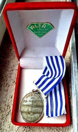 URUGUAYAN  MEDAL CONDECORATION AL MERITO 1970s AGENTE 1a WITH BOX RIBBON