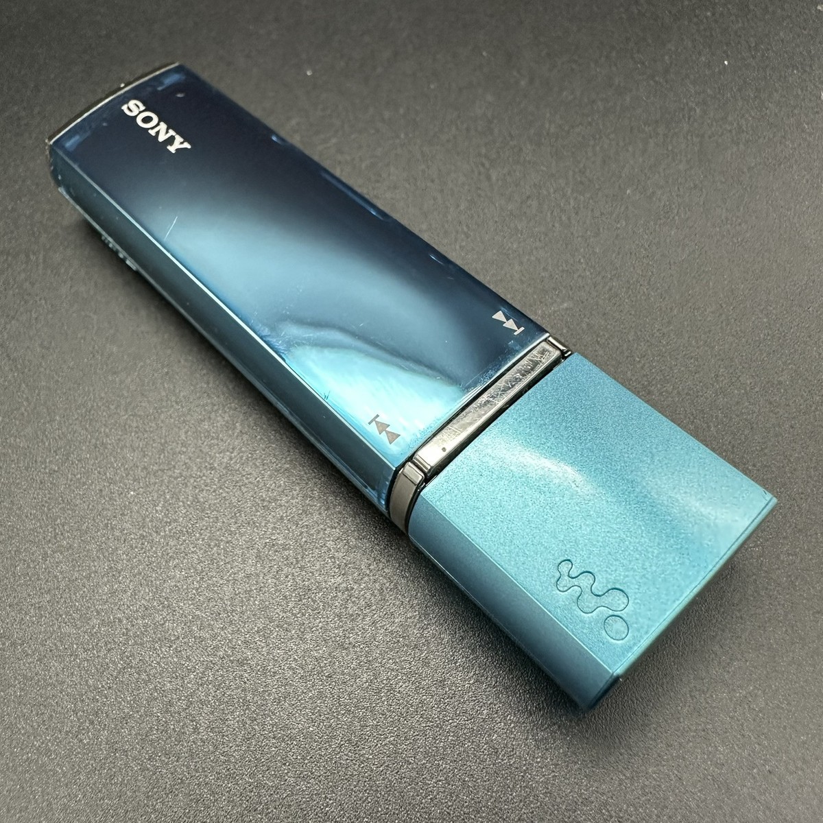 ポータブルプレーヤー SONY Network Walkman NW-E75 SONY NW-E75 Network Walkman™ Digital Music Player Tested An
