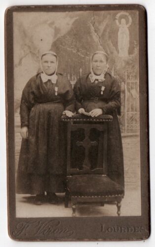 photo cdv c. 1890 Lourdes - 2 nonnes à la médaille - Soeur religion nun - Photo 1/2