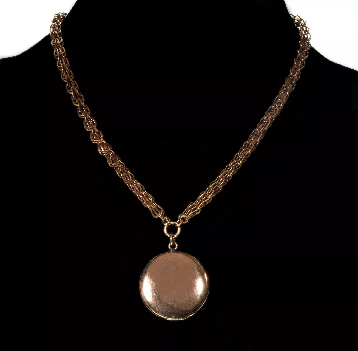 Long chain shop with locket fancy