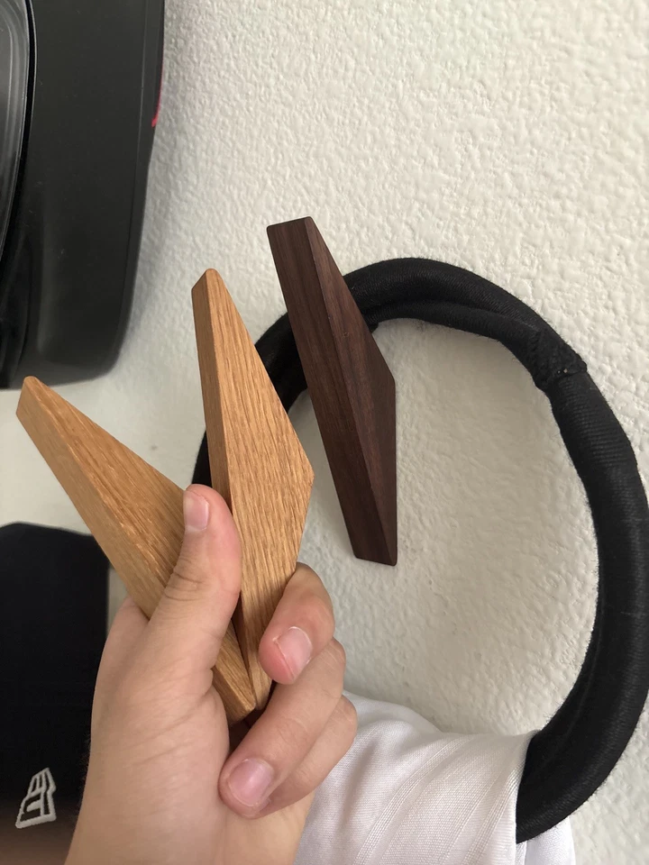 Paquete de 6 ganchos de pared de madera dura de roble percheros de madera rústica montaje en pared resistente Foto 4 de 4