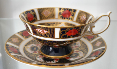 SCHÖNE ROYAL CROWN DERBY ALTE IMARI TASSE MIT FUSS UND UNTERTASSE UNBENUTZT 1128