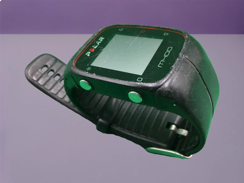 Reloj inteligente multideporte Polar M400 0Y Bluetooth GPS, negro, rayado, usado Foto 3 de 4