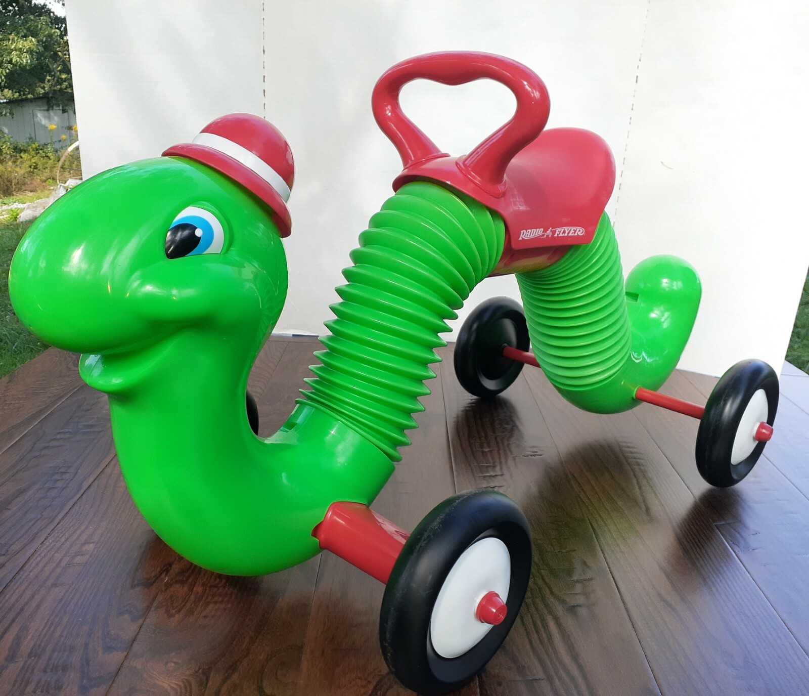 Go Ride-on Radio Flyer Inchworm Disney