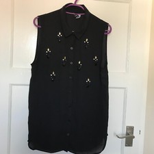 Schwarze Bluse mit Schmucksteinen UK 10 ärmellos Chiffon Knopfleiste Kragen von H&M