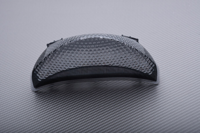 Feu stop LED teinté résout le manque de visibilité arrière sur Honda Hornet 600