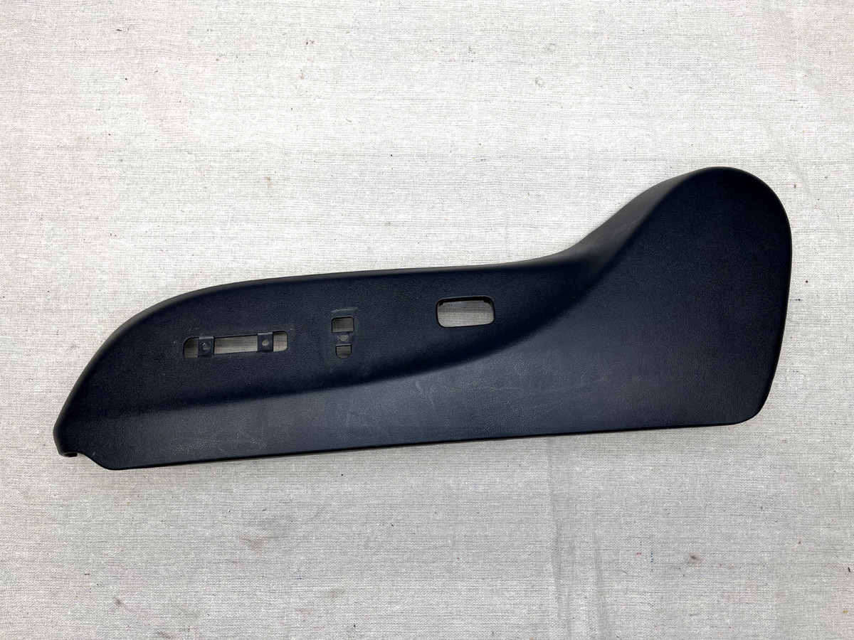 06-14 Lexus IS250 IS350 FRONT LEFT SEAT CUSHION COVER SIDE TRIM OEM 71812-53080