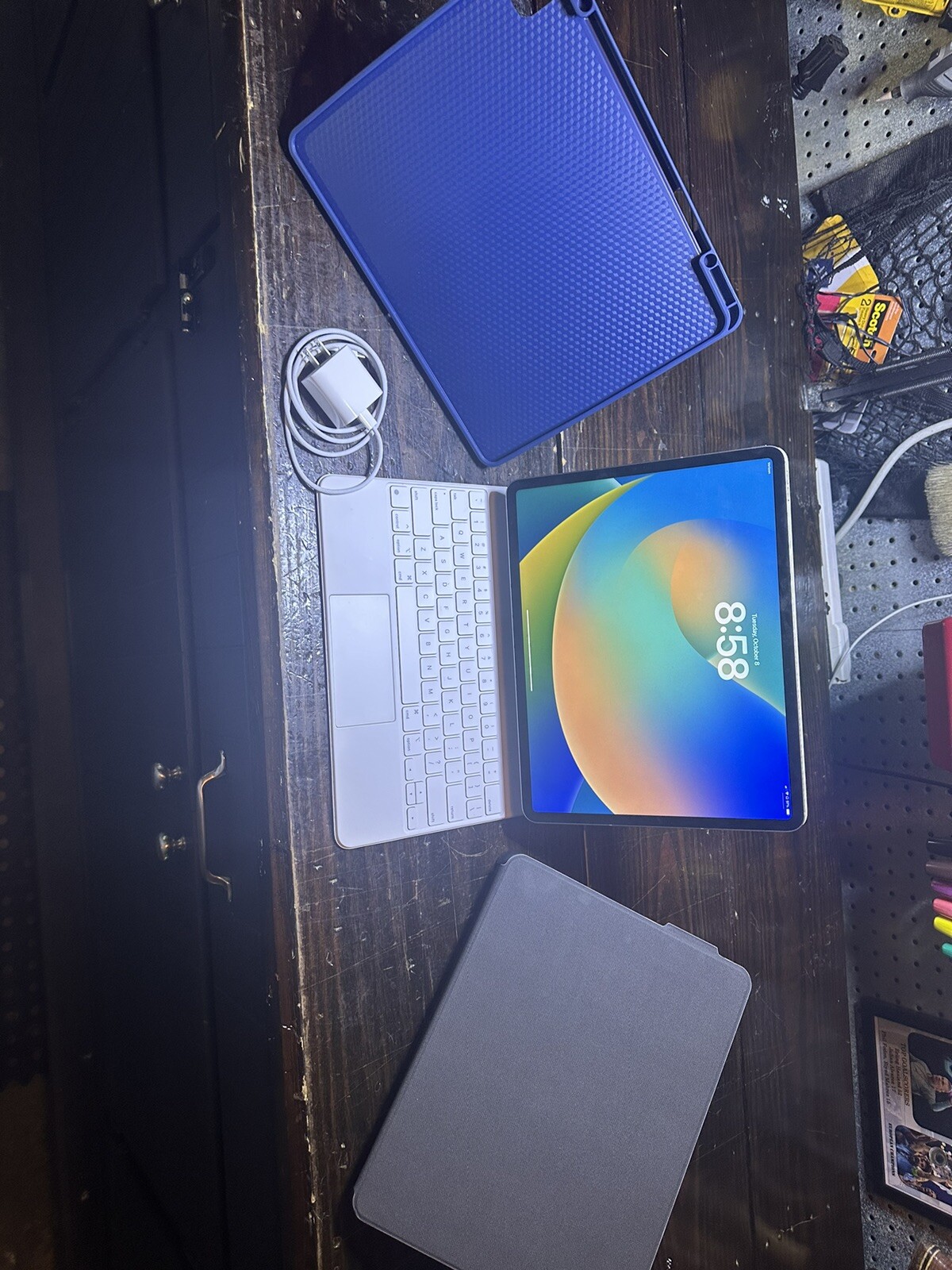 Apple iPad Pro 6th Gen. 256GB, Wi-Fi + 5G (Verizon), 12.9in - Gray Bundle-image