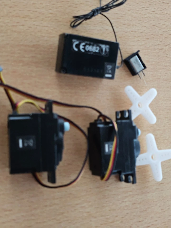 2x Acoms AS-17 Servos & AR-2 27MHz Receiver & Xtals set - Image 3 of 3