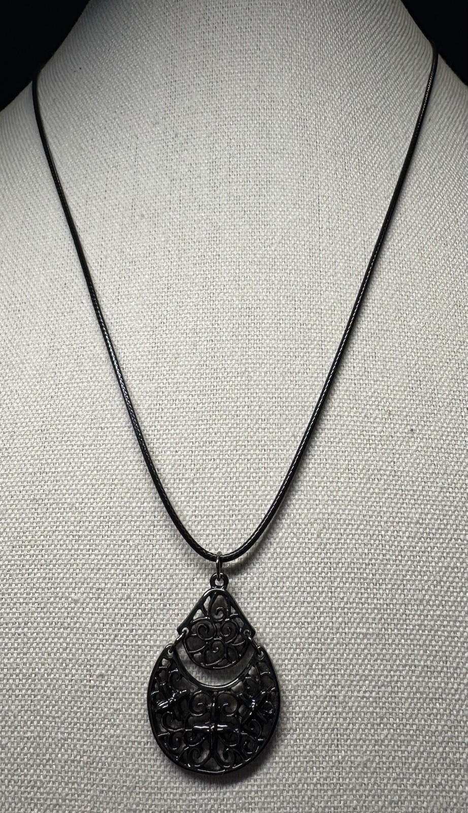 Vintage Gothic Silvertone Scrollwork Teardrop Pen… - image 7