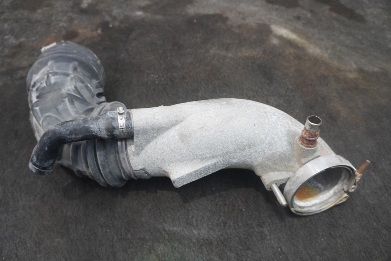 Right Engine Turbo Air Intake Duct Pipe V12 HY53-9E770-BB Aston Martin DB11 2017
