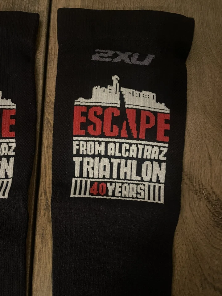 2XU Unisex Performance Run Compression Calf Sleeves Escape Alcatraz Black XS - Image 3 of 4