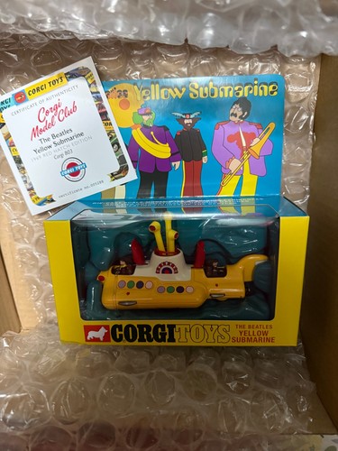 THE BEATLES GELBES U-BOOT. 1969 RED HATCH EDITION. CORGI RE-ISSUE BOX NR. 803
