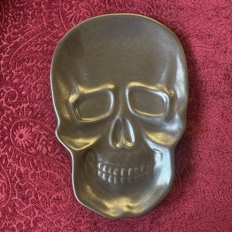 Skull shaped Stoneware appetizer / desert plate Threshold Halloween 2019 pewter