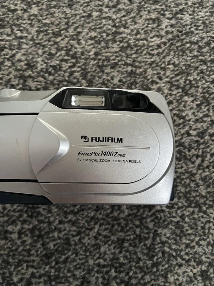 Fujifilm FinePix 1400 Zoom 1.3MP Digital Camera Lens Cover Fault Spares, photo 2 of 5