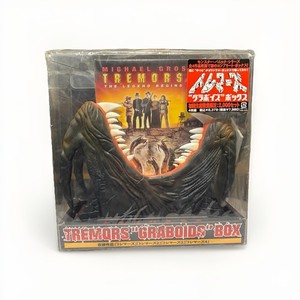 TREMORS GRABOIDS BOX DVD 4枚組 2000セット限定 Amazon.com: Tremors: The Complete Collection [DVD] : Kevin Bacon