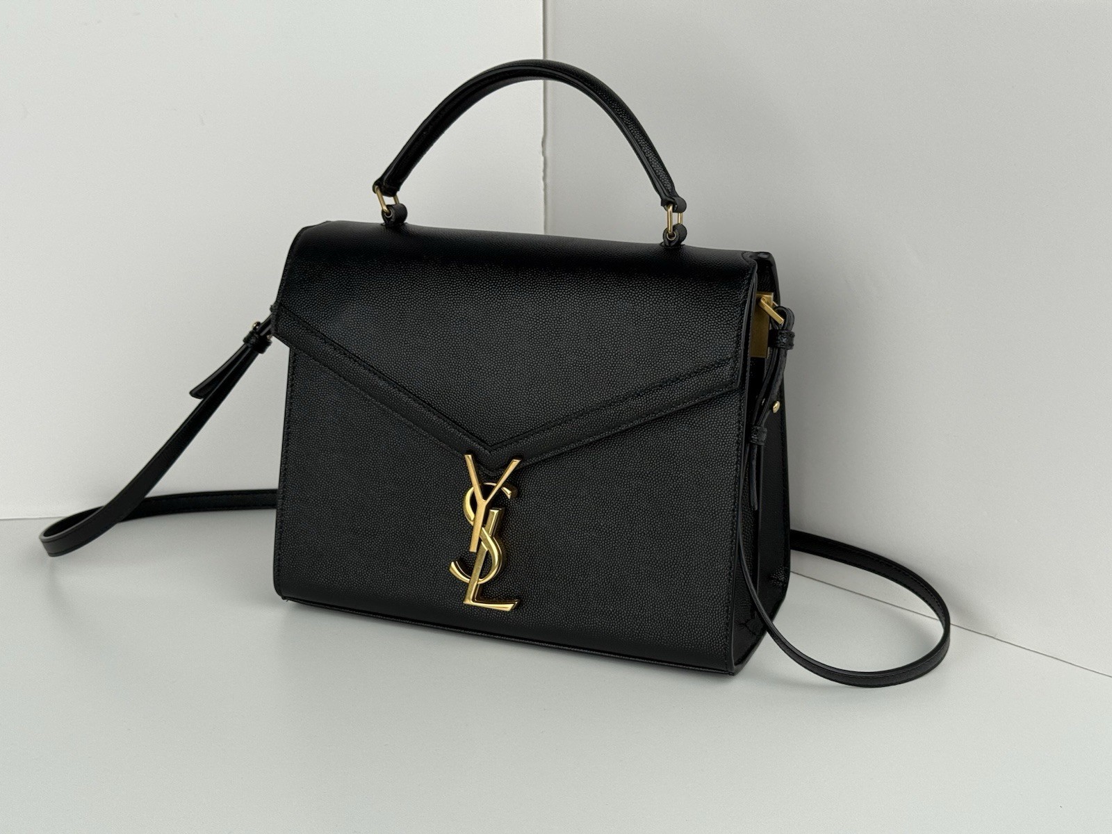 Borsa donna Saint Laurent Cassandra mini manico superiore in pelle goffrata grana