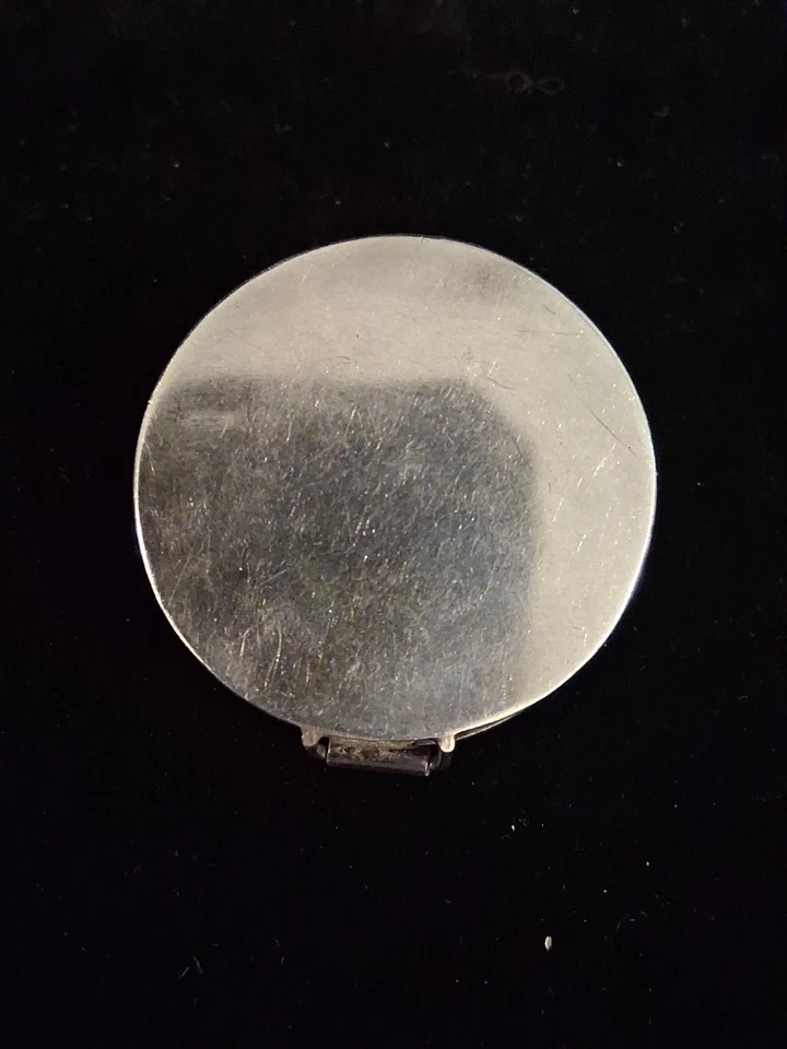 Pastillero vintage de plata estampada de los años 40 con una piedra turquesa Foto 3 de 4