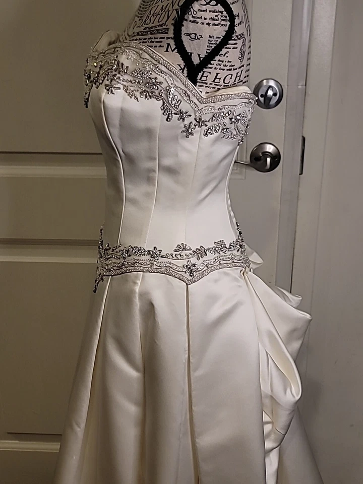 Casablanca Bridal Strapless Bridal Gown Ivory/Sz 6 PREOWNED Beaded Embroidered - Image 4 of 4