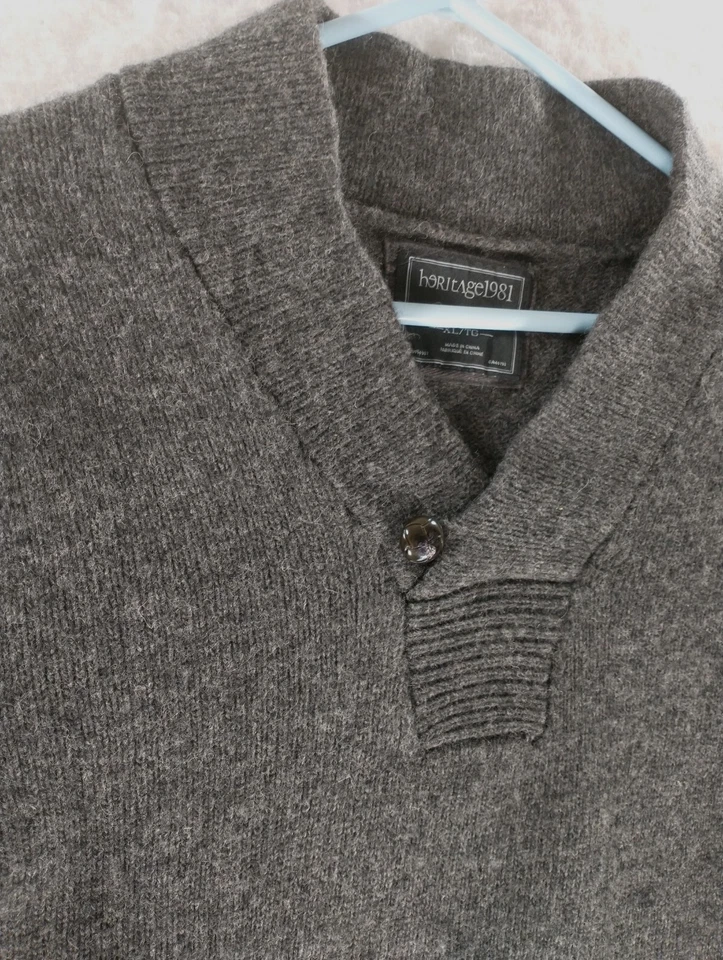 Suéter Heritage1981 cuello chal lana de cordero cuello en V botón para hombre XL gris cálido  Foto 3 de 4